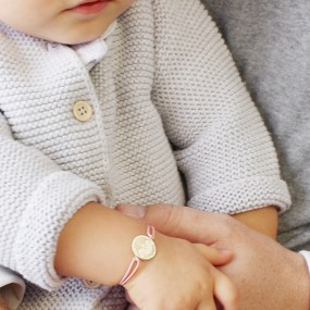 bracelet-noeud-coulissant-cordon-plaque-or-personnalise-bebe-enfant