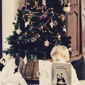 Vous lisez des histoires à vos enfants ? 
.
Alors pensez à lui offrir un joli livre personnalisé pour Noël 📚
.
.
#littleboudoir #livrepourenfant #livrepersonnalisé #ideecadeaunoel #cadeaunoel